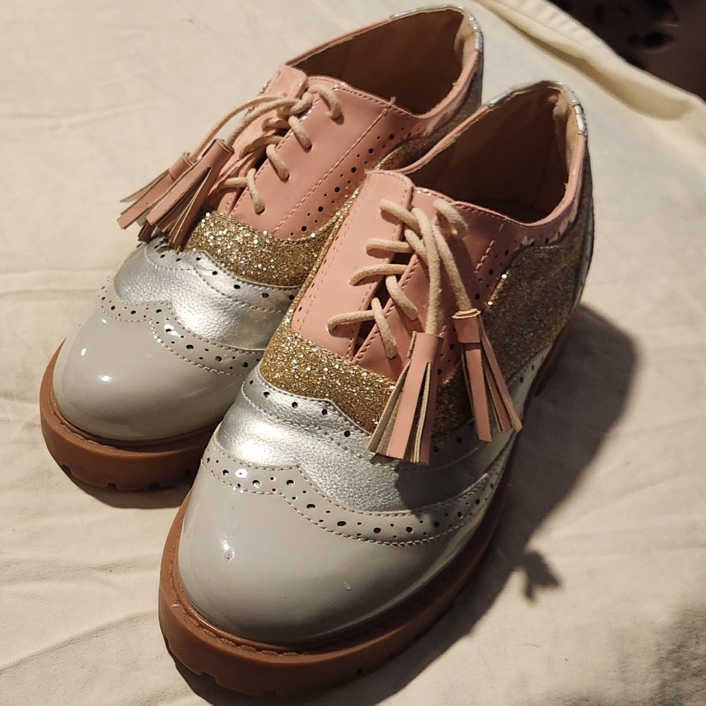 Stylish Pink and Silver Women's Oxfords Wiyh Tassle Laces